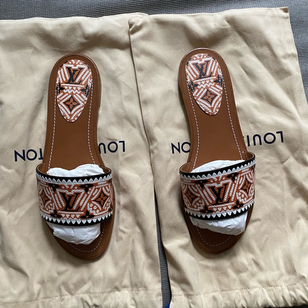 Louis Vuitton lock it flat mule (crafty collection)